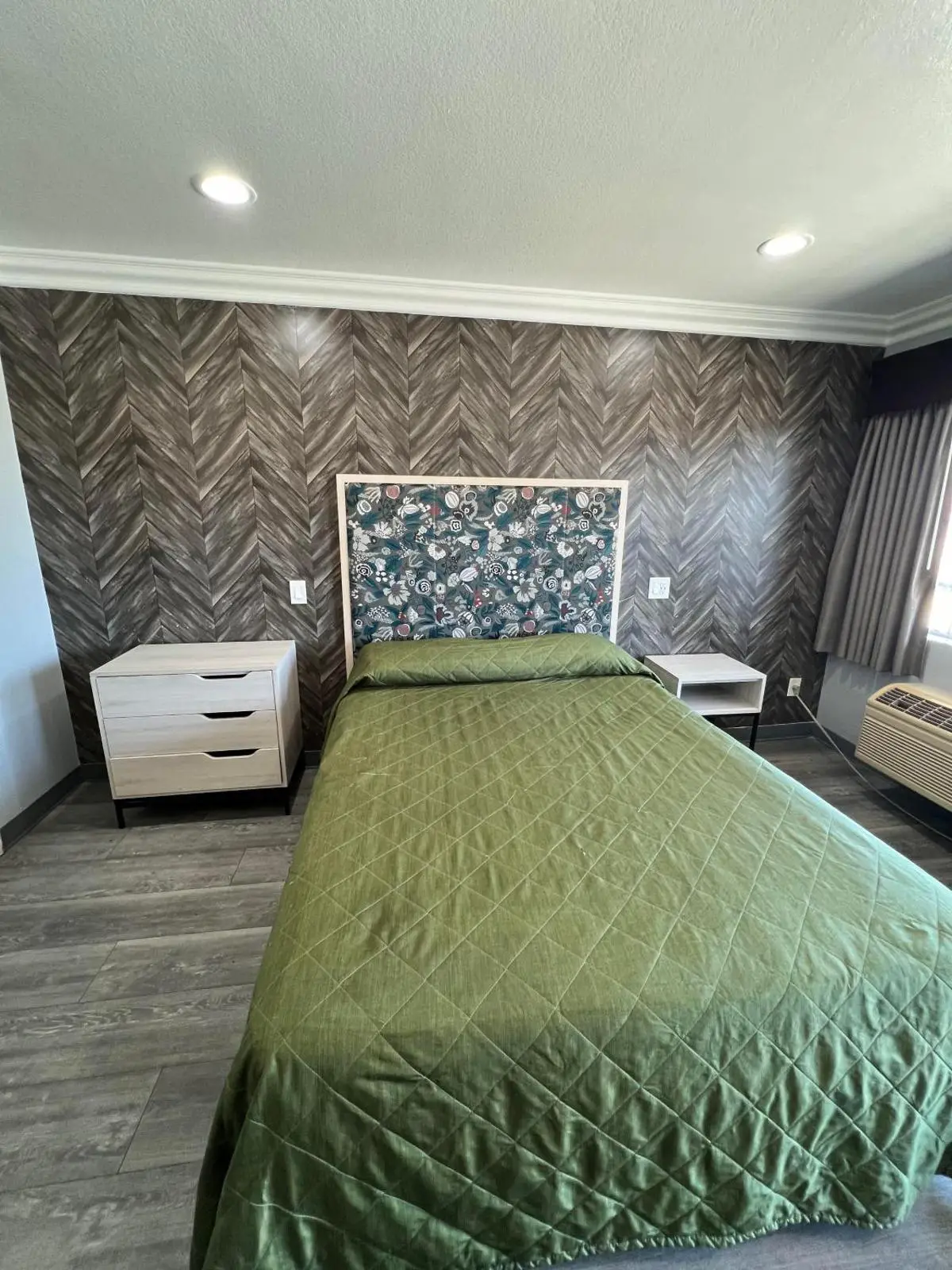Harbor Inn 4
